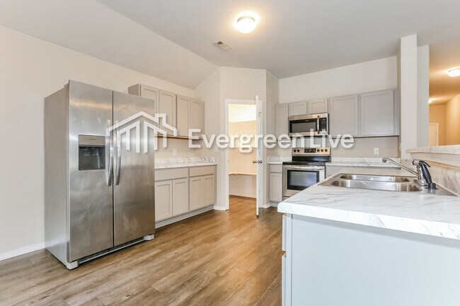 Building Photo - 12 Spring Ridge Lane