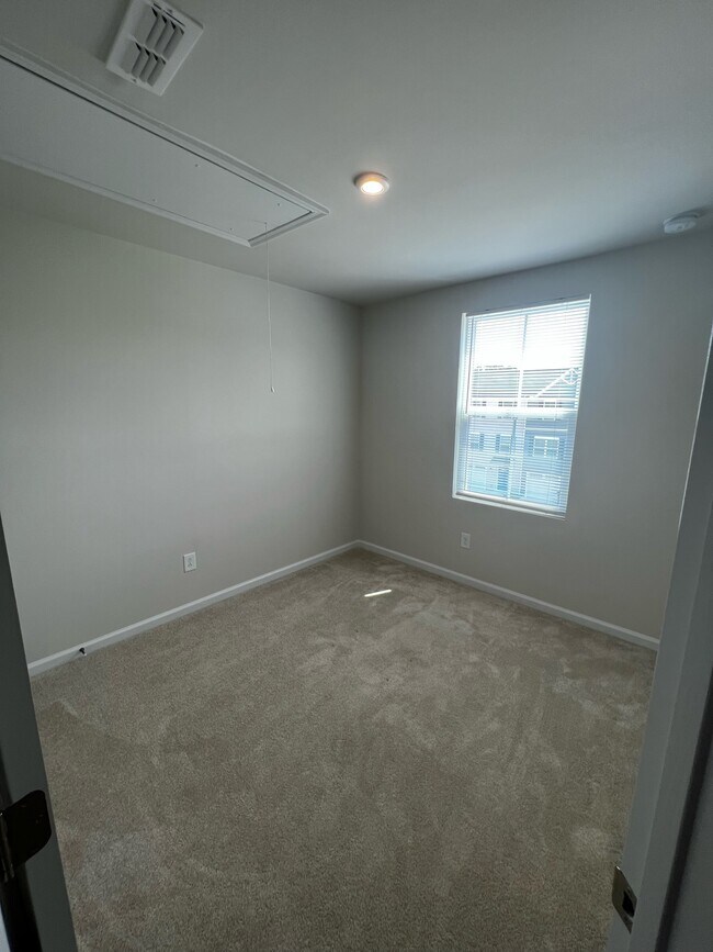 Building Photo - 104 Verdant Leaf Wy