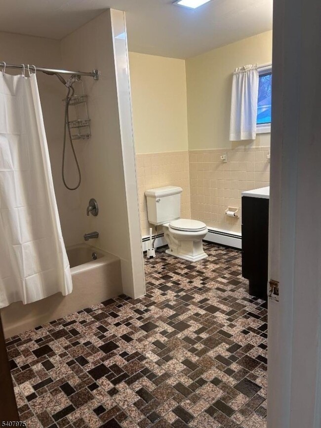 Building Photo - 44 Oak St