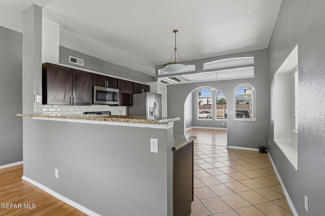 Building Photo - 305 De Palma Pl