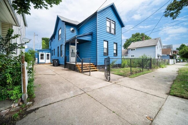 Building Photo - 1365 E 43rd St