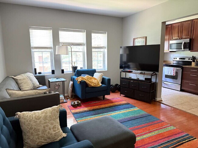 Building Photo - Bright & Beautiful Colonial Village Condo ...