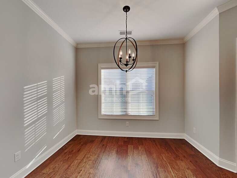 Building Photo - 4231 Vineyard Dr