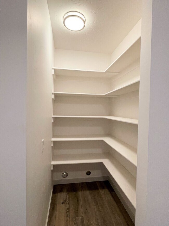Building Photo - Beautiful3 bed 2,5 bath townhouse in Garden City