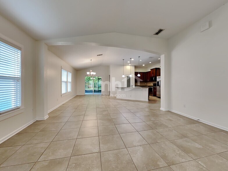 Building Photo - 603 Glendale Ln