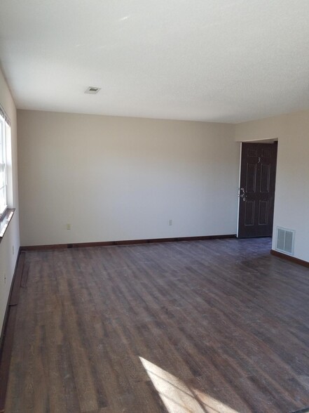 Building Photo - 1 Cherry Tree Ln