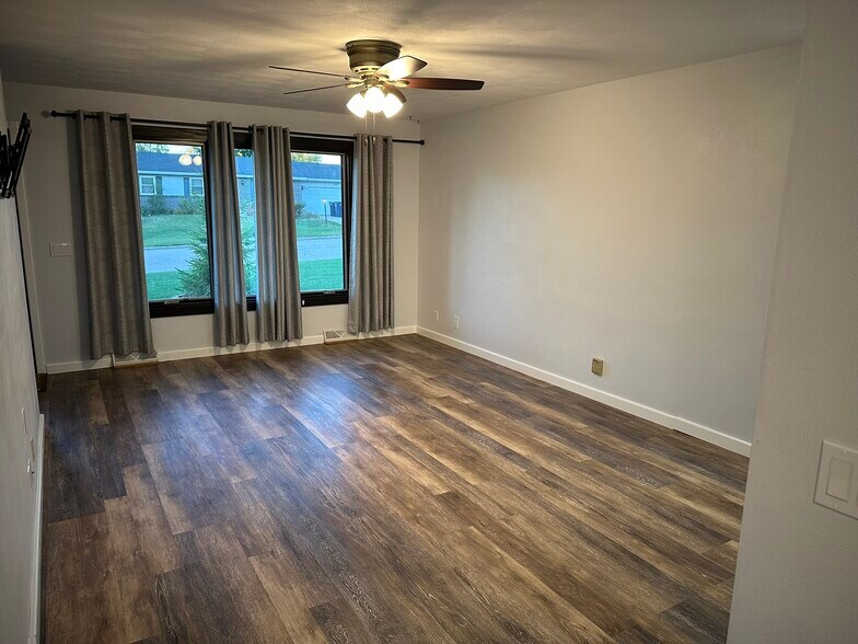 Building Photo - 1621 Southridge Dr