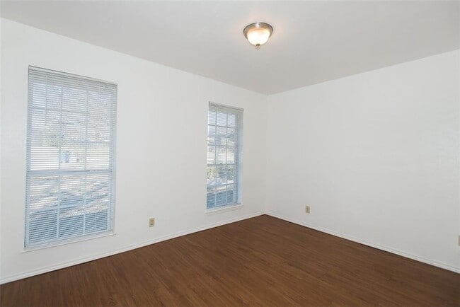 Building Photo - 9007 Little Walnut Pkwy
