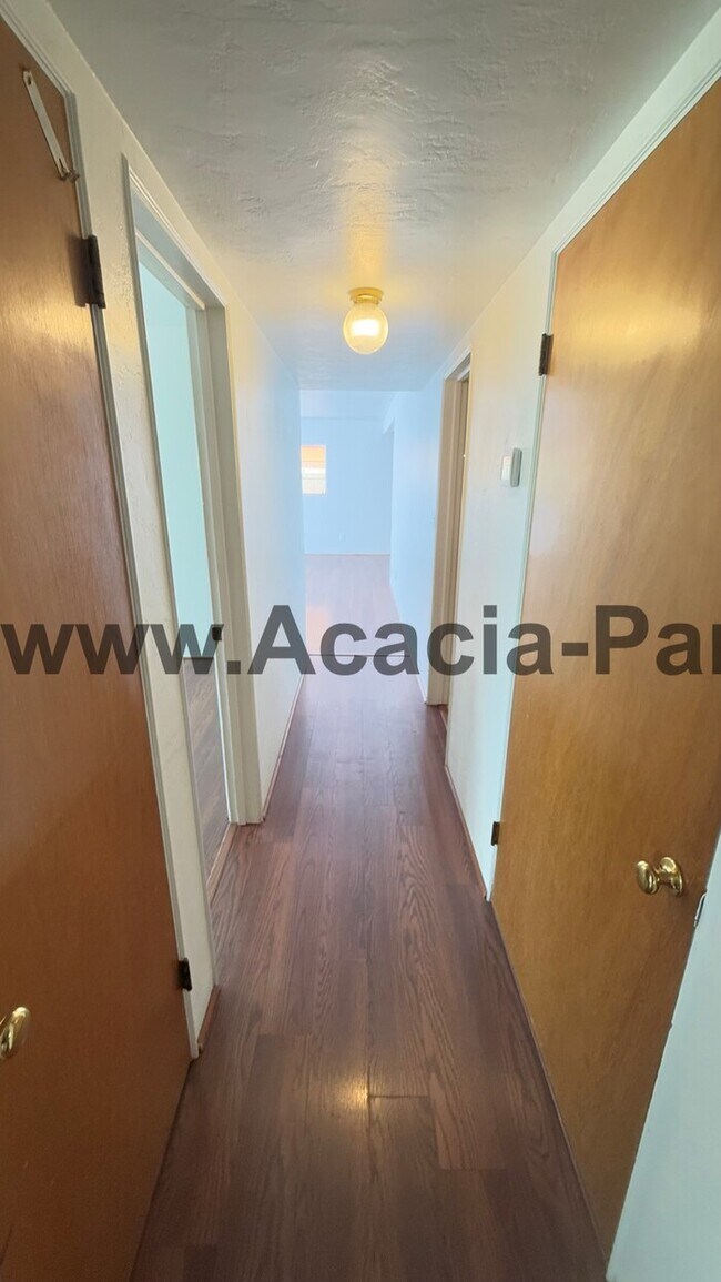 Building Photo - Three Bedroom Ranch Style Home
