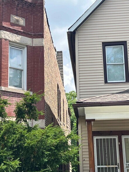 Building Photo - 11305 S Edbrooke Ave