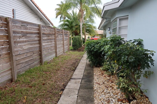 Building Photo - 1001 SW 12th Terrace