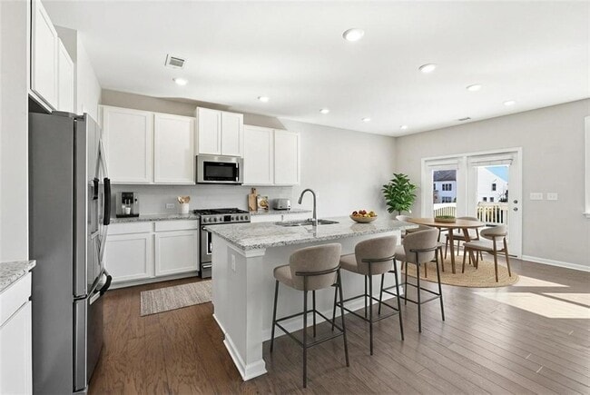 Building Photo - 156 Round Pond Dr