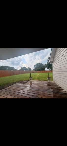 Building Photo - 304 Heatherwood Dr