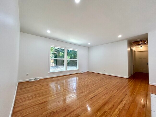 Building Photo - 4310 Woodgreen Terrace