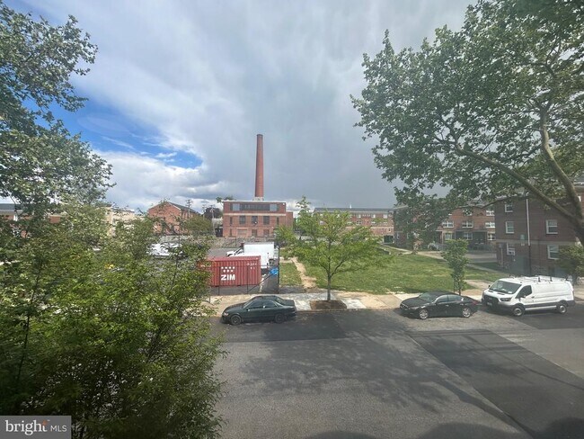 Building Photo - 1516 N Mount St