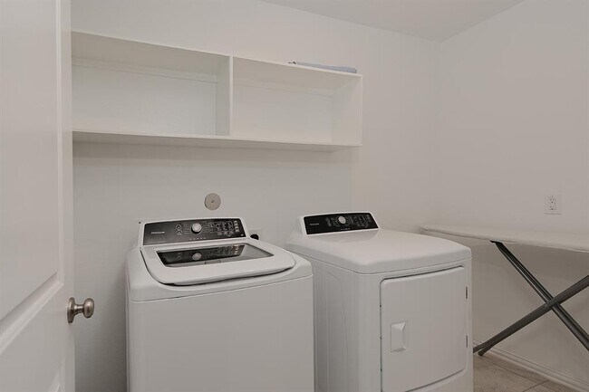 Building Photo - 142 Moon Dance Ct