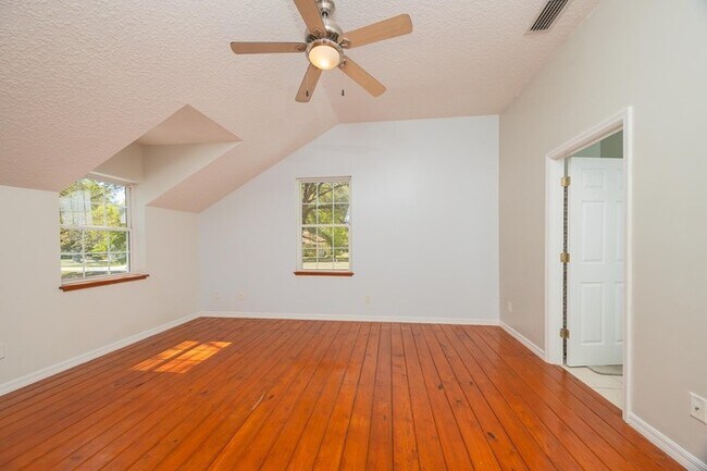 Building Photo - 728 Willow Wood Pl
