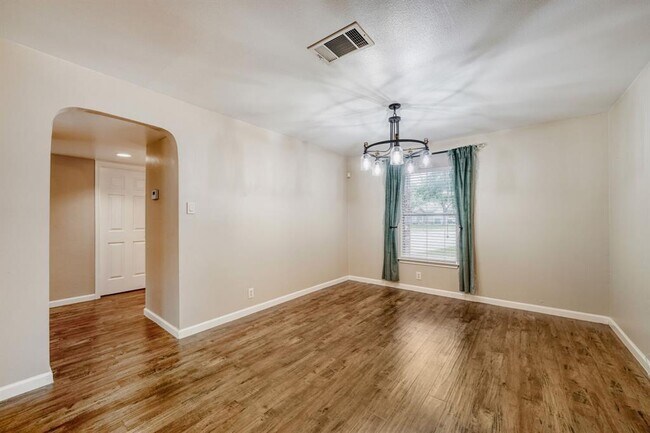 Building Photo - 928 Justeford Dr