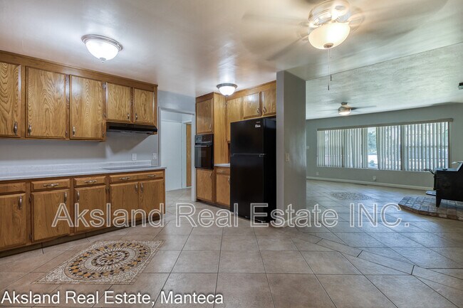 Building Photo - 3007 W Lathrop Rd