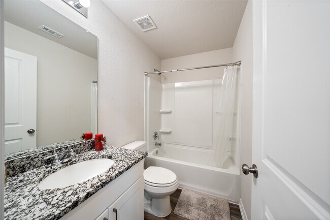 Building Photo - 2224 Cedar Vly Dr