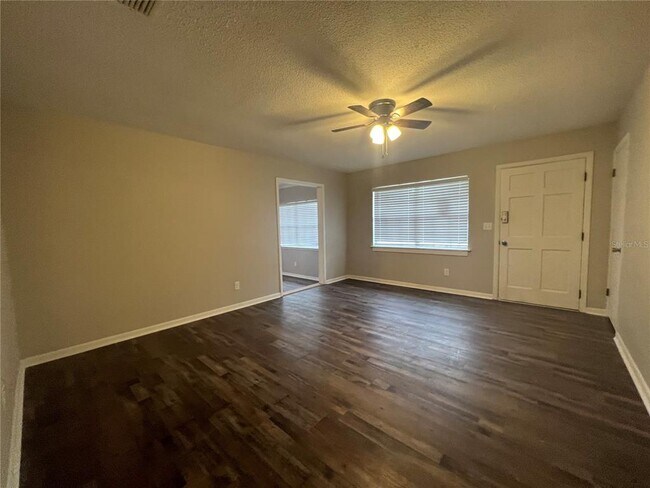 Building Photo - 610 Patlin Ave