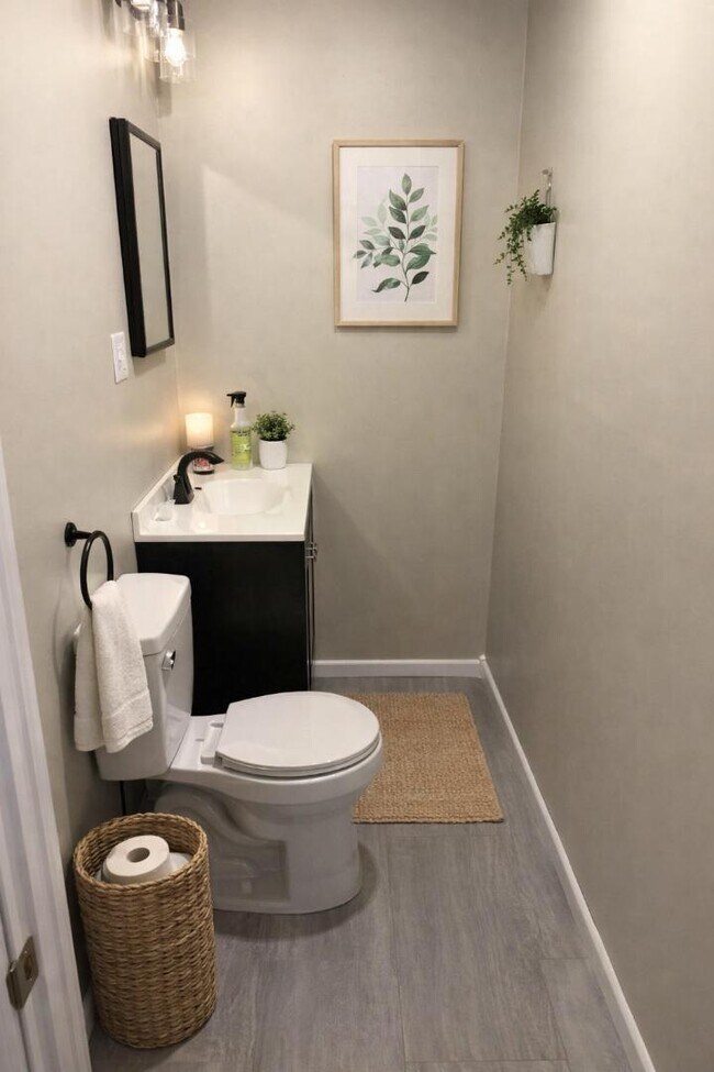 Building Photo - 1102 Asbury Cir E