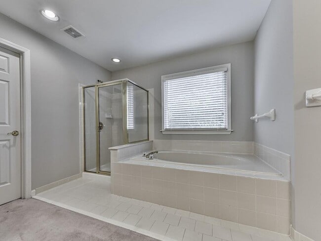 Building Photo - 408 Sixes Dr