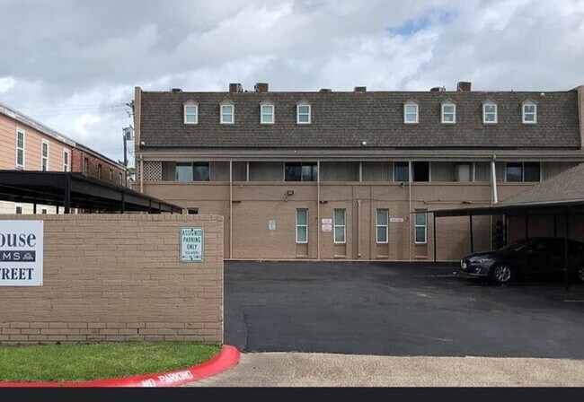 Building Photo - 215 Postoffice St