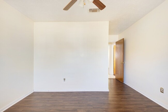 Building Photo - 1006 Bolton Dr