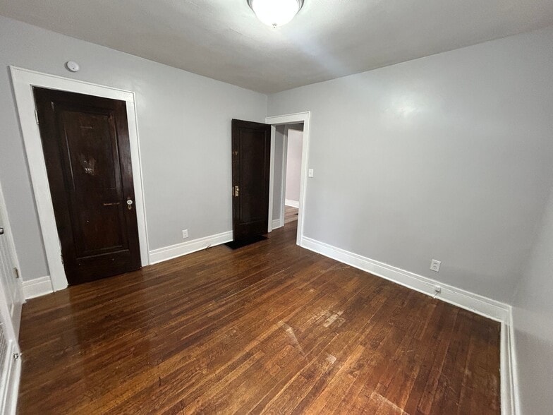 Building Photo - 710-12 W Colvin St