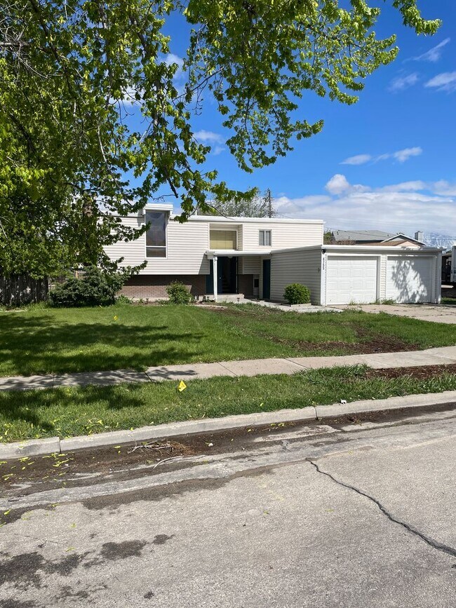 Building Photo - Taylorsville 3 Bedroom Home