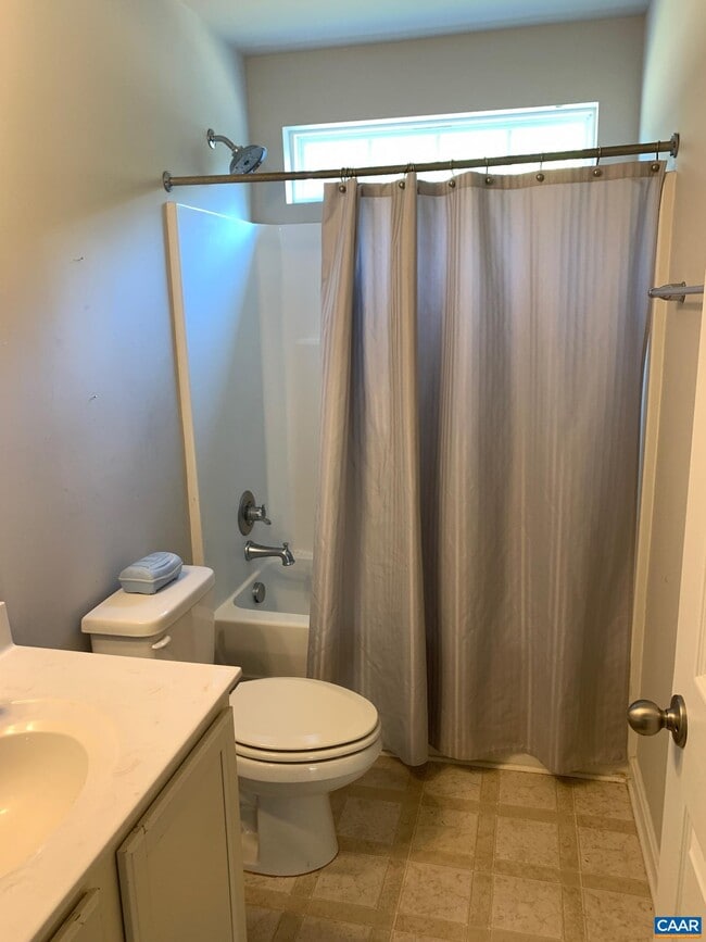 Building Photo - 7136 Venable Rd