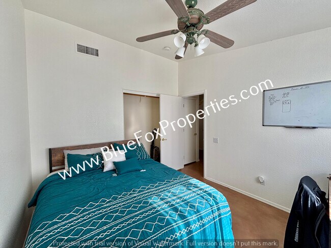 Building Photo - 2675 W Desert Bluffs Ct