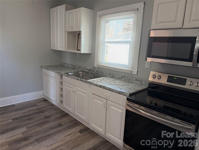 Building Photo - 1500 Allen St