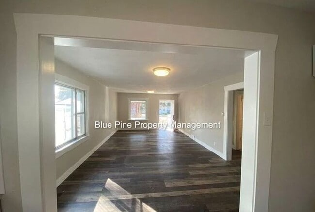 Building Photo - 319 Idaho Ave