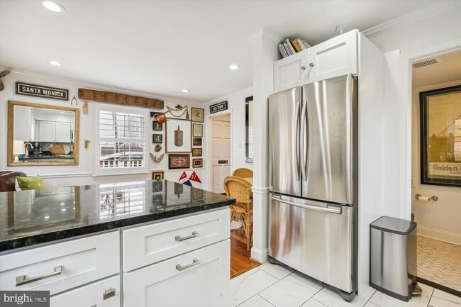 Building Photo - 221 S Fayette St