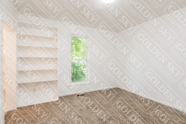 Building Photo - 628 W Memorial Dr