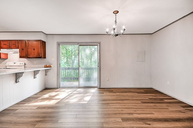 Building Photo - 252 Wildwood Dr