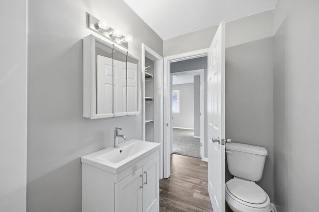 Building Photo - Move-In Ready 2 Bedroom Home with Basement Garage