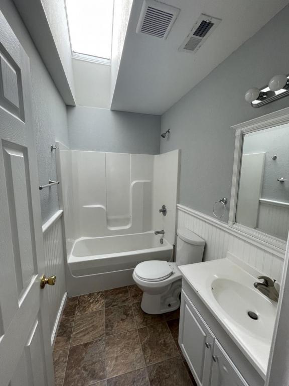 Building Photo - 330 Cherry Ave