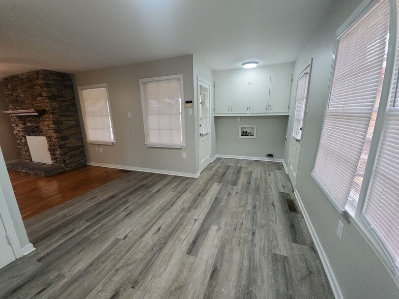 Building Photo - 208 Wallace Rd