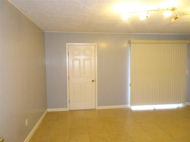 Building Photo - 134 Memory Ln