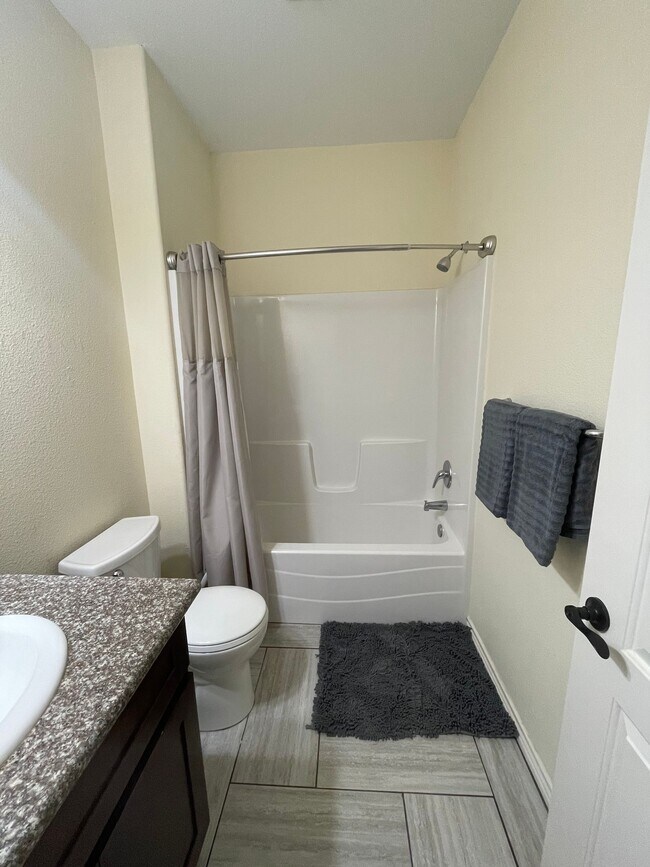 Building Photo - 1 bedroom /1 bathroom units available in a brand new complex!  Move in now!!