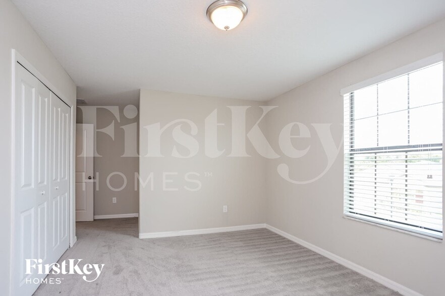 Building Photo - 9632 Sage Creek Dr