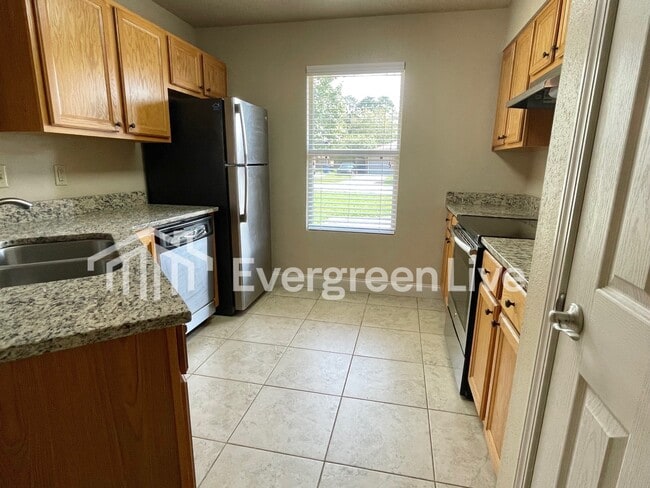 Building Photo - 114 Viola Ct