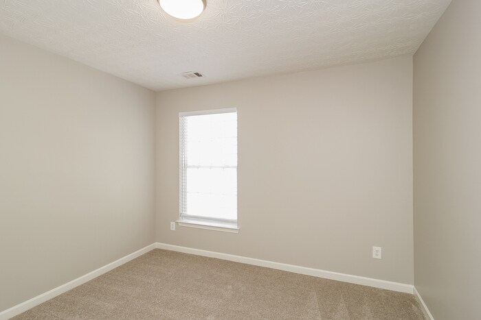 Building Photo - 551 Arrowhead Dr