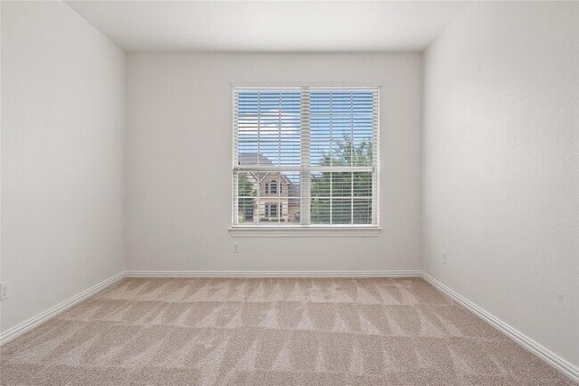 Building Photo - 2820 Annandale Dr