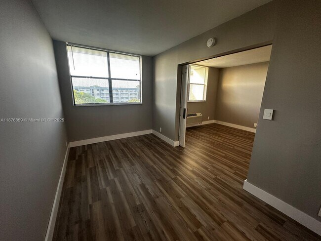 Building Photo - 2401 Riverside Dr