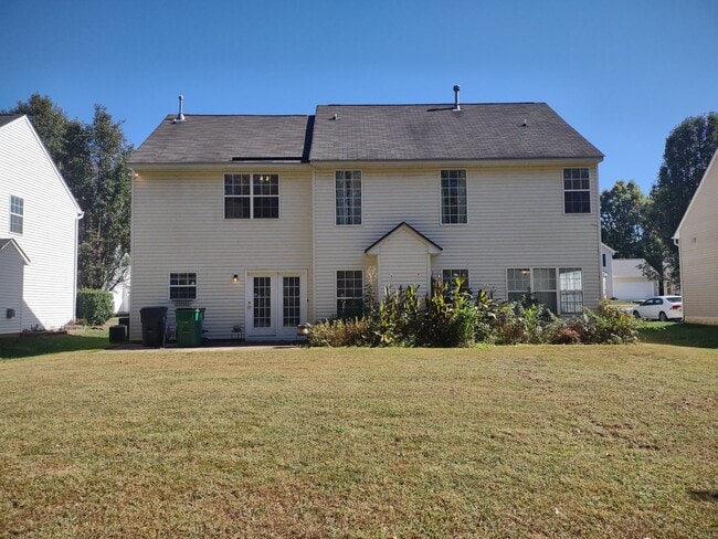 Building Photo - Beautiful 2-story home located in the Reed...