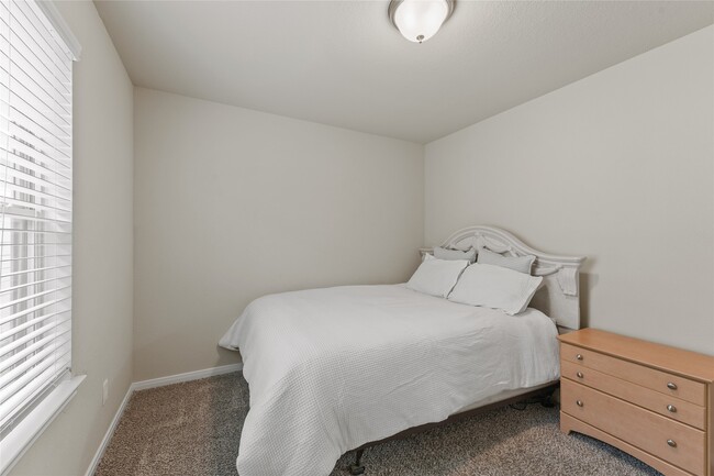 Building Photo - 7911 Tuscan Cypress Dr
